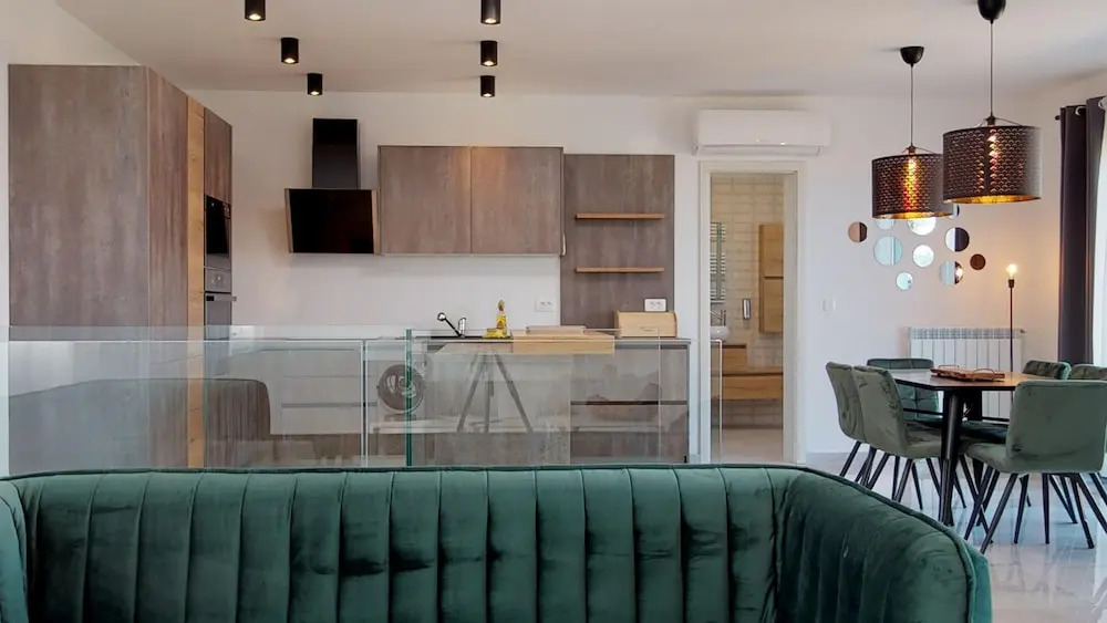 3 Bed Flat - Sleeps 6 - Garden - Parking - Wifi