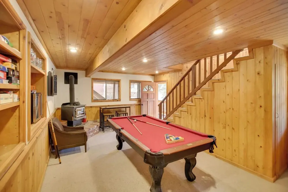 Peaceful & Idyllic Forest Cabin w/ Pool Table