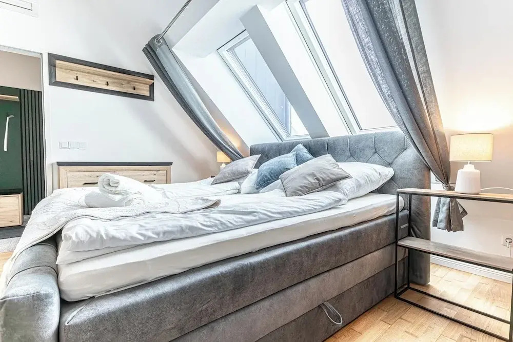 Luxury AC Balcony Apartment City Center