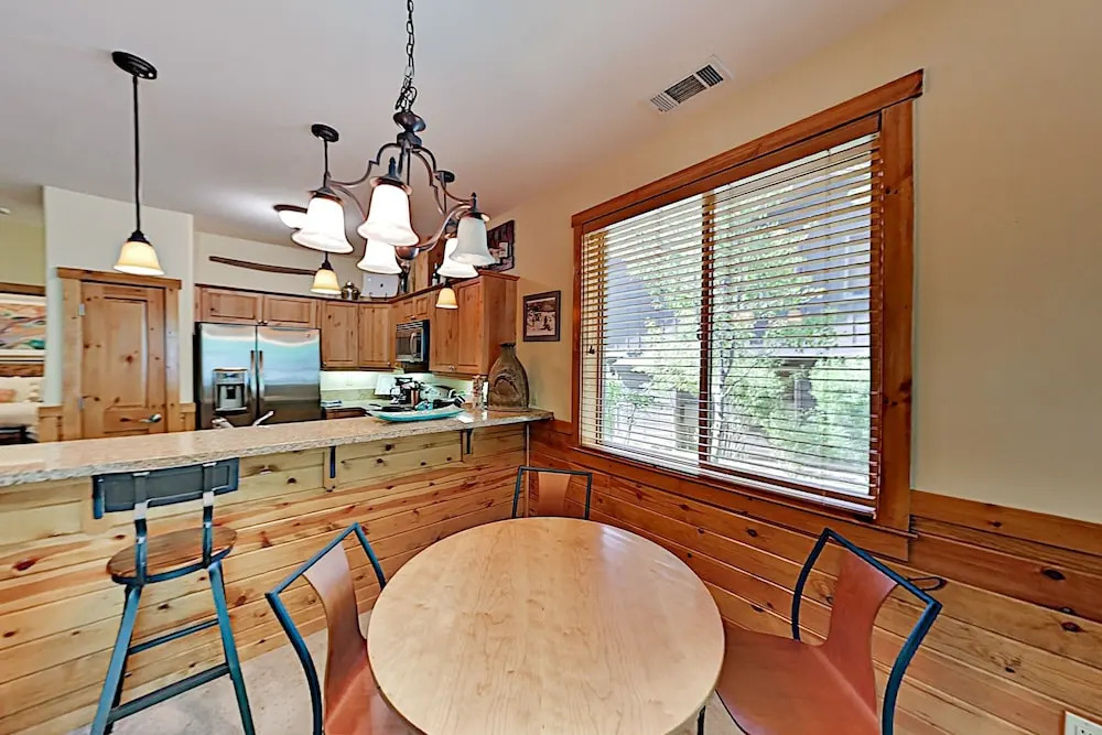 10917cin 2 Bedroom Condo