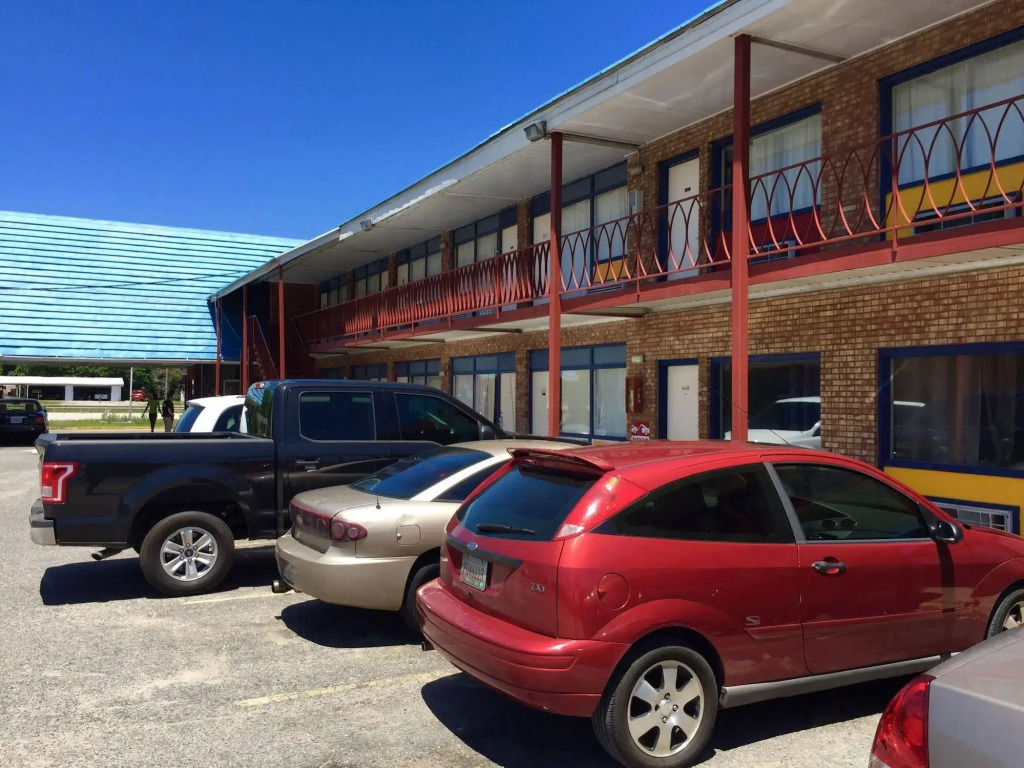 Gordon Highway Inn
