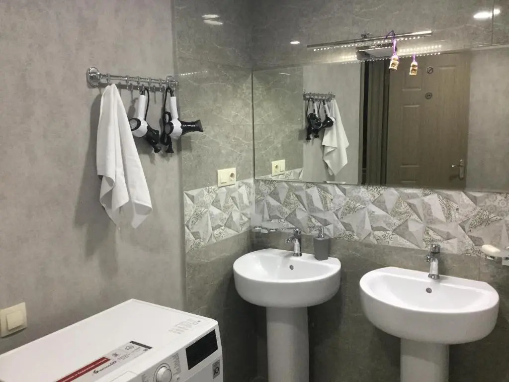 Apartment White Orchid