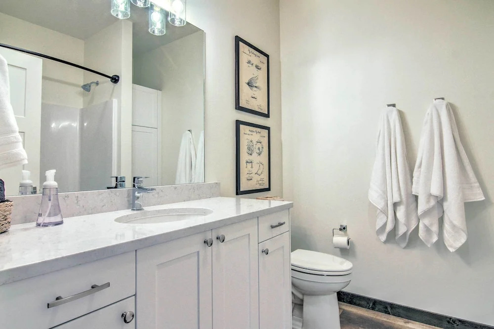 Modern Bozeman Family Townhome w/ Hot Tub!