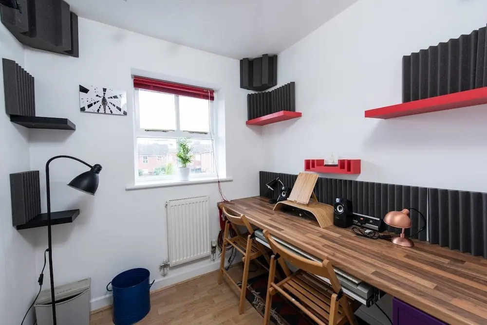 Sleek & Stylish 2BD Home w/ Office/studio