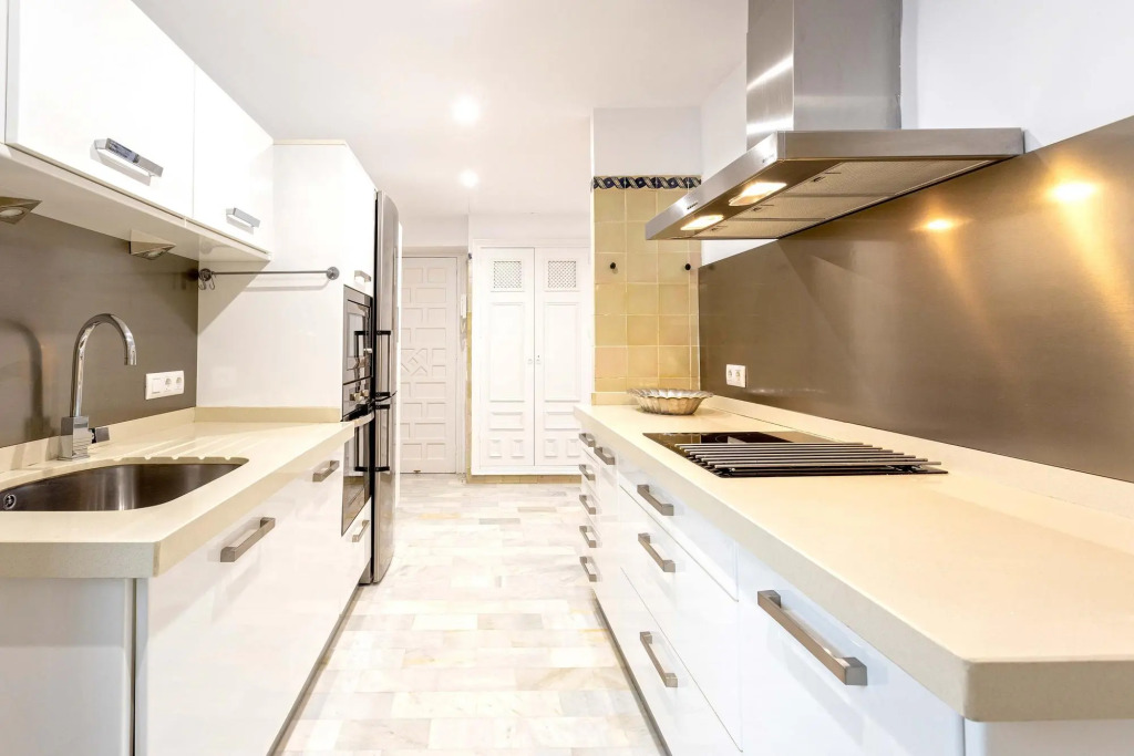 Spectacular 4BD apartment near Alcazar. San Fernando