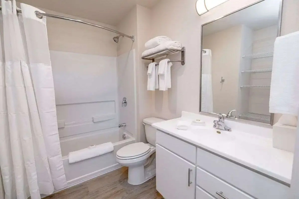 Soka Suites Dallas - Las Colinas