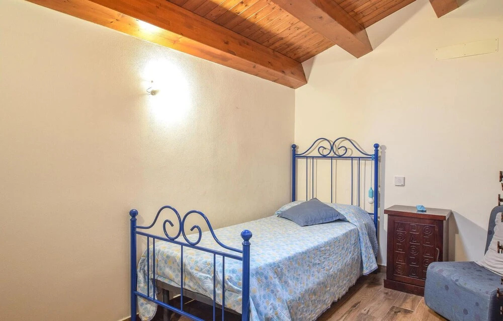 Stunning Home in Aspra With 3 Bedrooms and Wifi