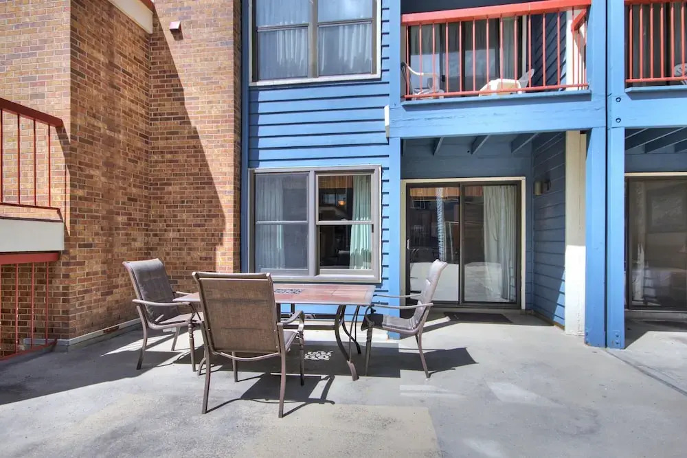 1br Cozy Winter Hideway- Walk To Apres, Shops, Fun- Sleeps 6 1 Bedroom Condo by RedAwning