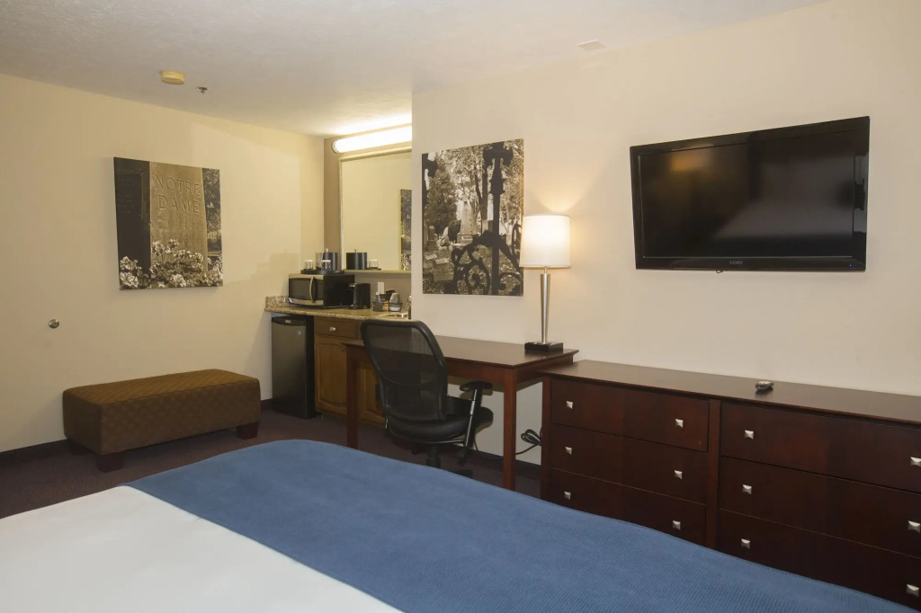 Ivy Court Inn and Suites