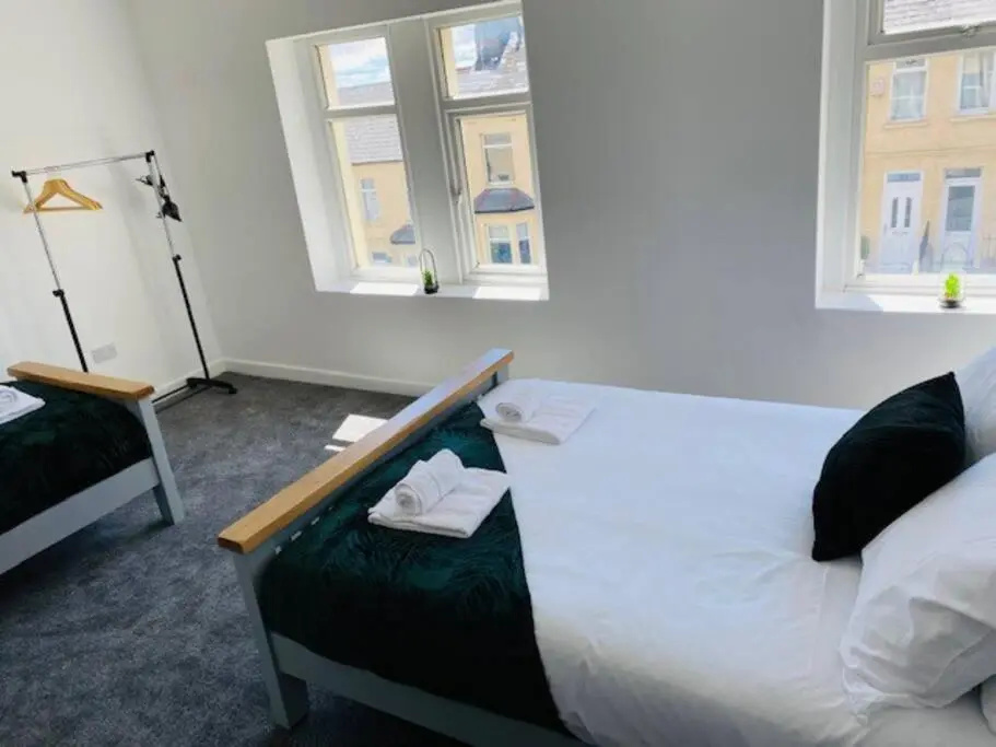 Stunning 3 Bed Holiday Home in Barry by Propertri