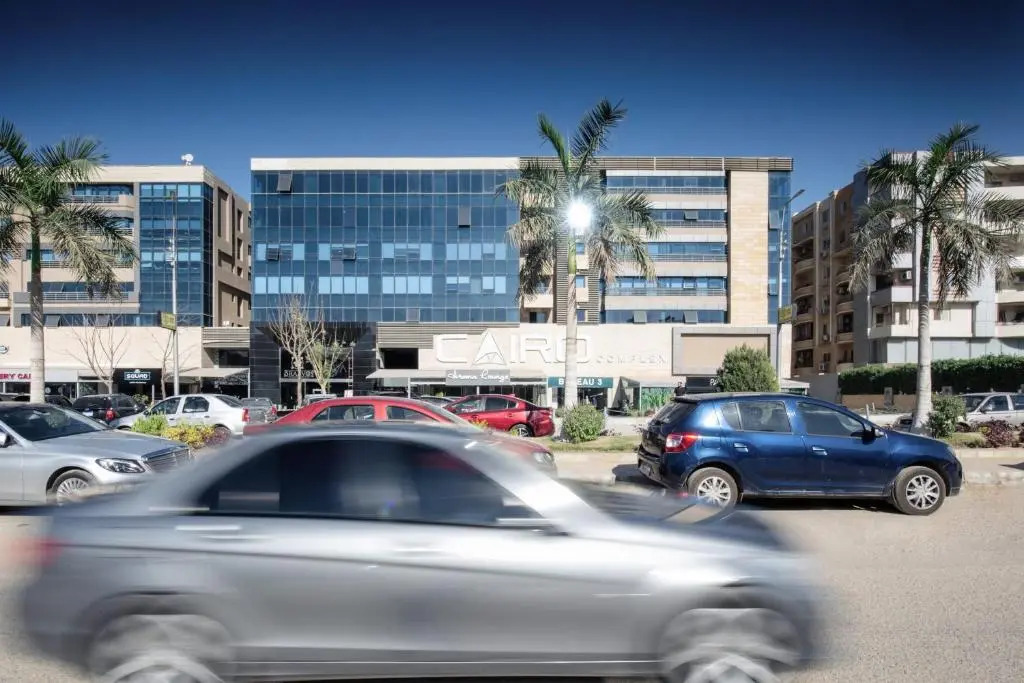 The Terminal 2 Stay - Steps From Nightlife and Airport
