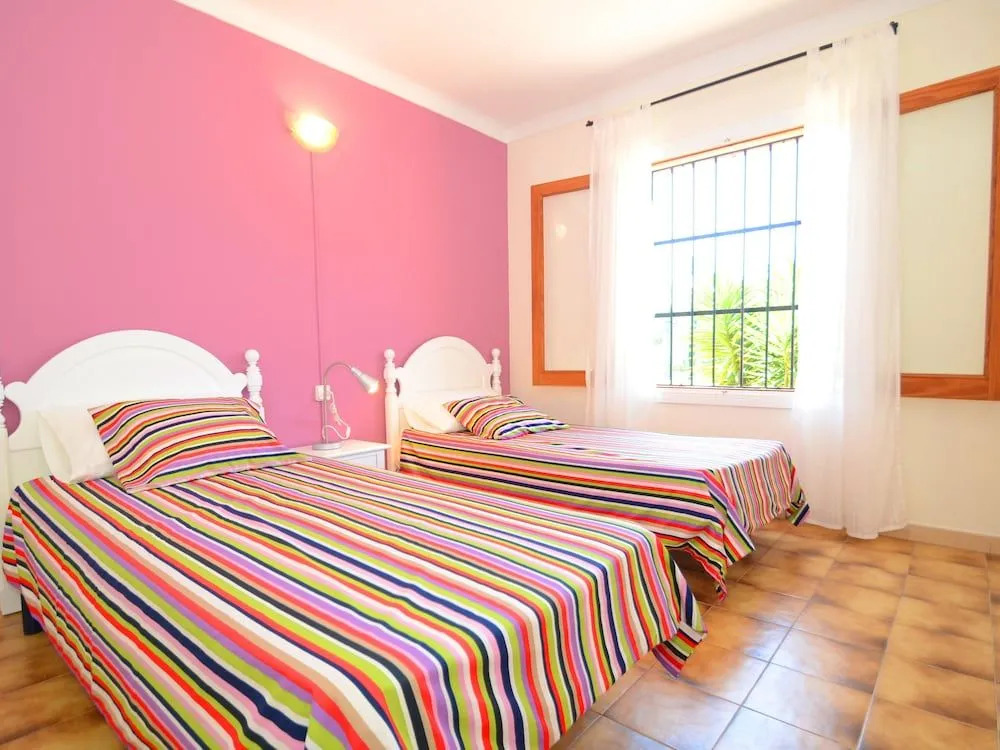 Villa Can Pau, pool and garden close to the beach