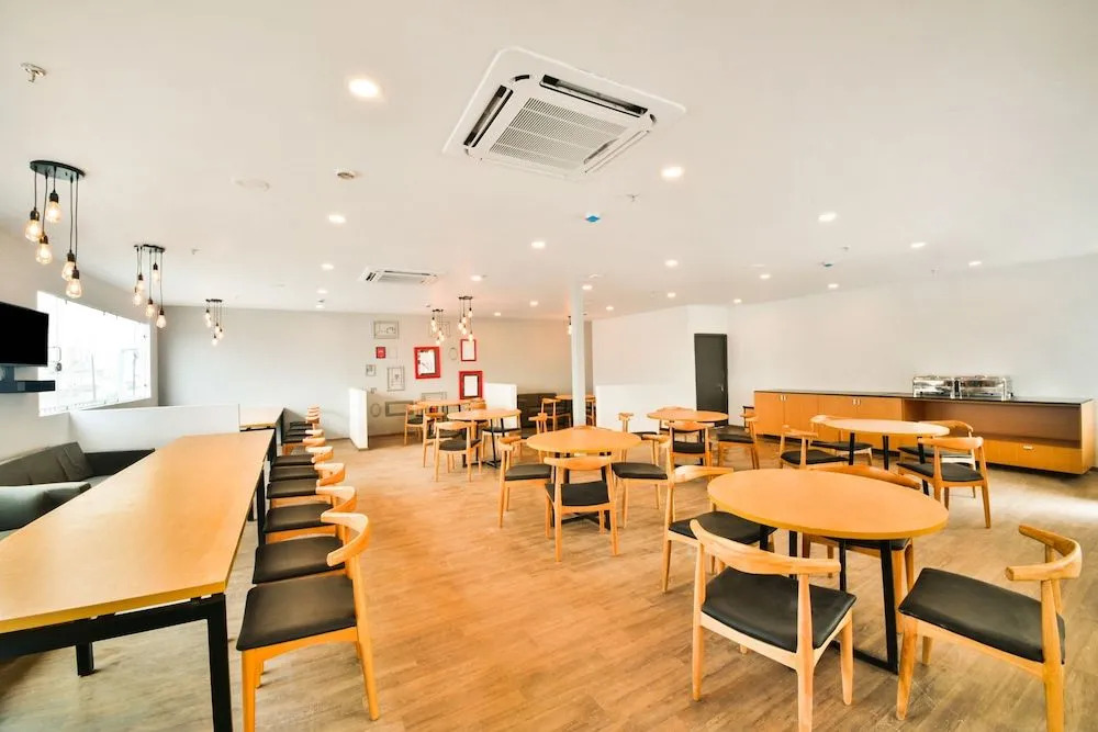 Oyo Townhouse 172 Hotel Broadway Uit Circle