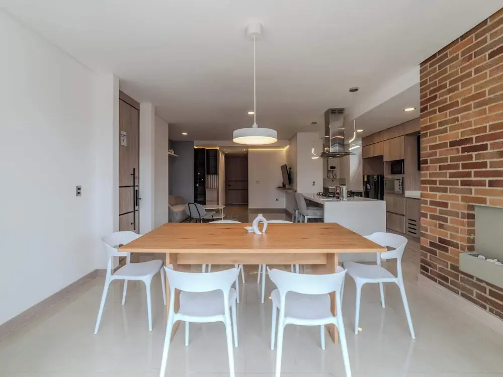 w Elegant 3BR w Outdoor Balcony