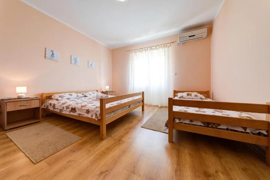 Apartments Pelle
