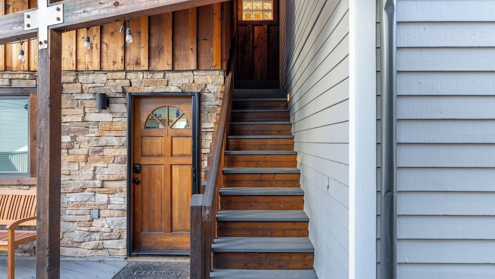 Hruza Hideout by Avantstay Walkable Location + Free Ski Shuttle, Mountain View