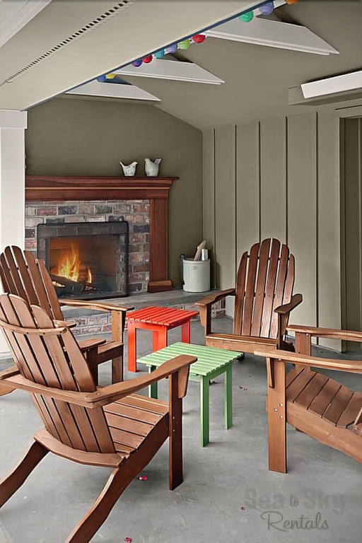 Magnolia Pine N Sea Cottage with Fireplace