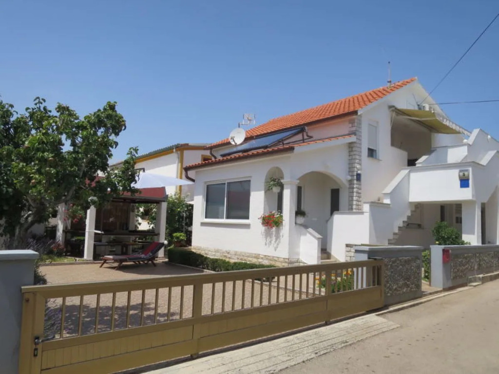 Apartment Mira Vir