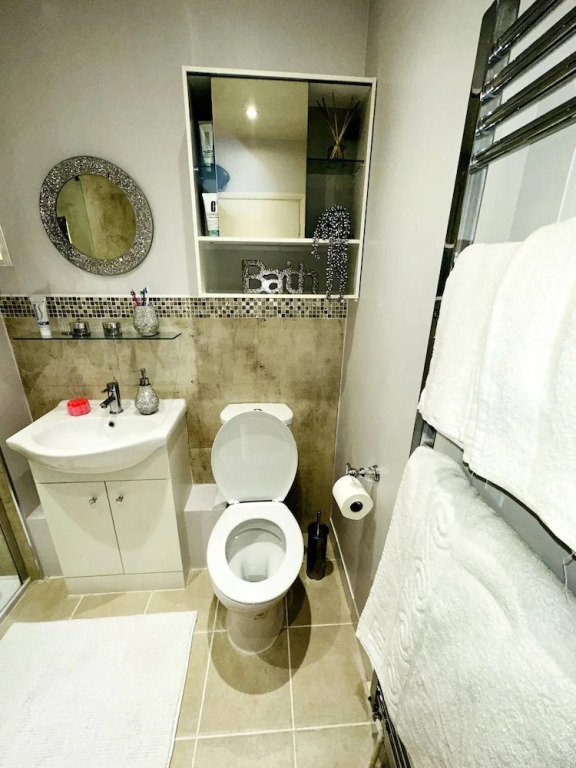 NKN Cosy Maisonette Dartford Station Free Parking