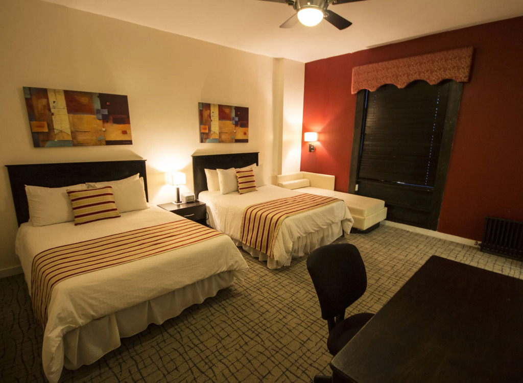 Royal Park Hotel & Hostel