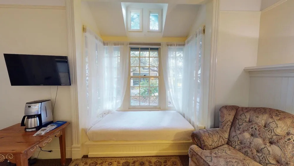 Madeleine Suite #7