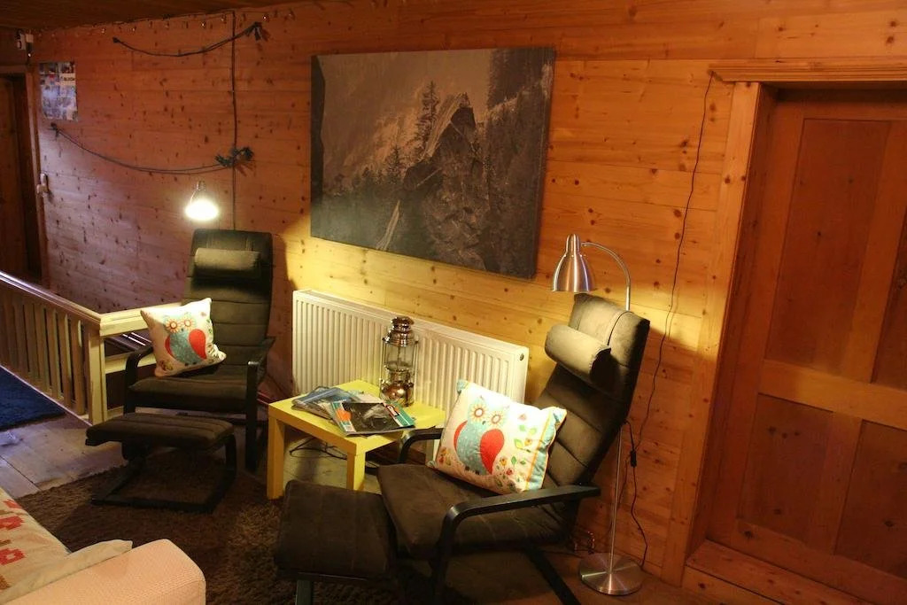 Bluebird Mountain Hostel