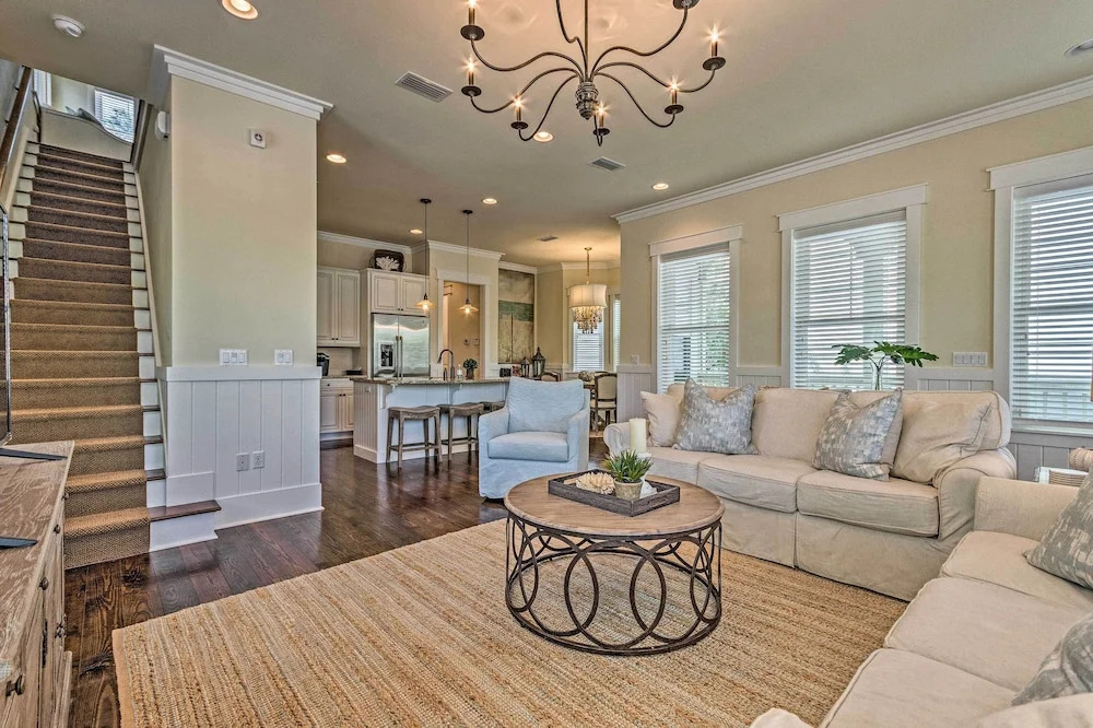 Beach Oasis w/ Pool Access, ~ 1 Mi to Shore!