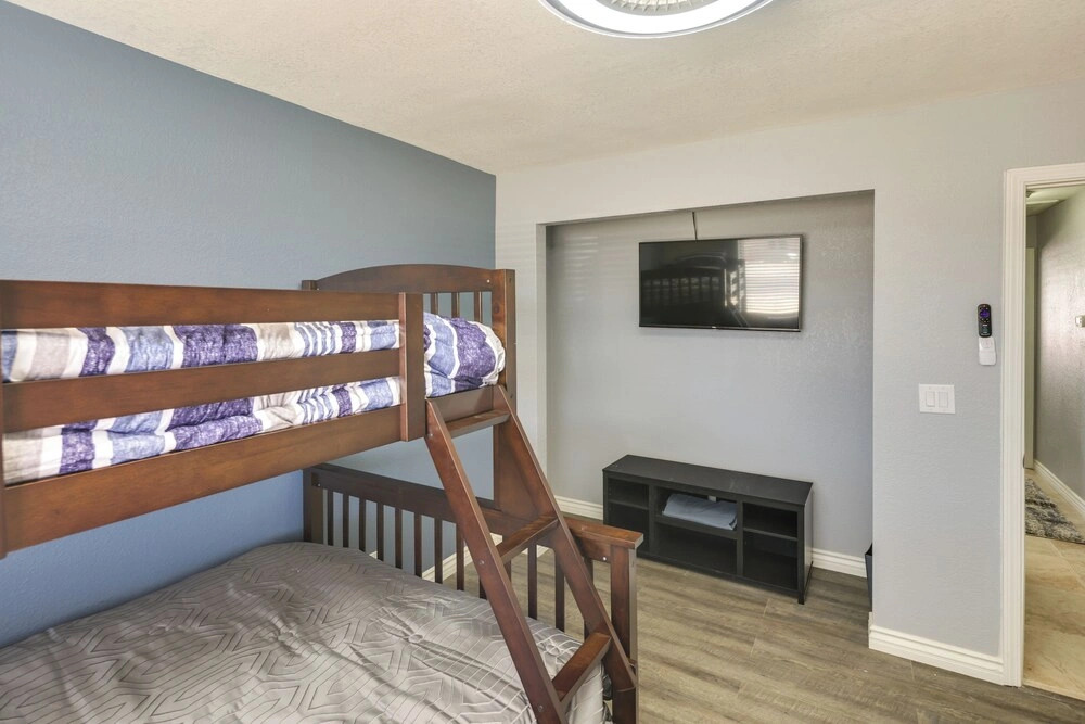 2 Mi to Lake Havasu: Home w/ Patio & Pool
