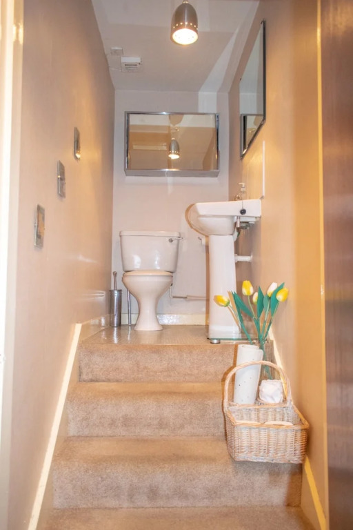 Cosy 2 Bedroom Edinburgh Apartment