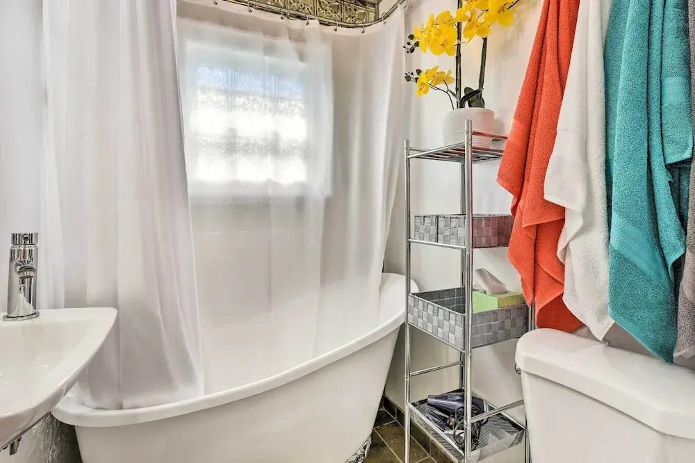 Bright Minneapolis Home: 2 Mi to Minnehaha Falls!