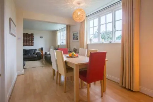 2 Ogilvie Lodge, Thorpeness, A seaside 3 bedroom apartment in Thorpeness