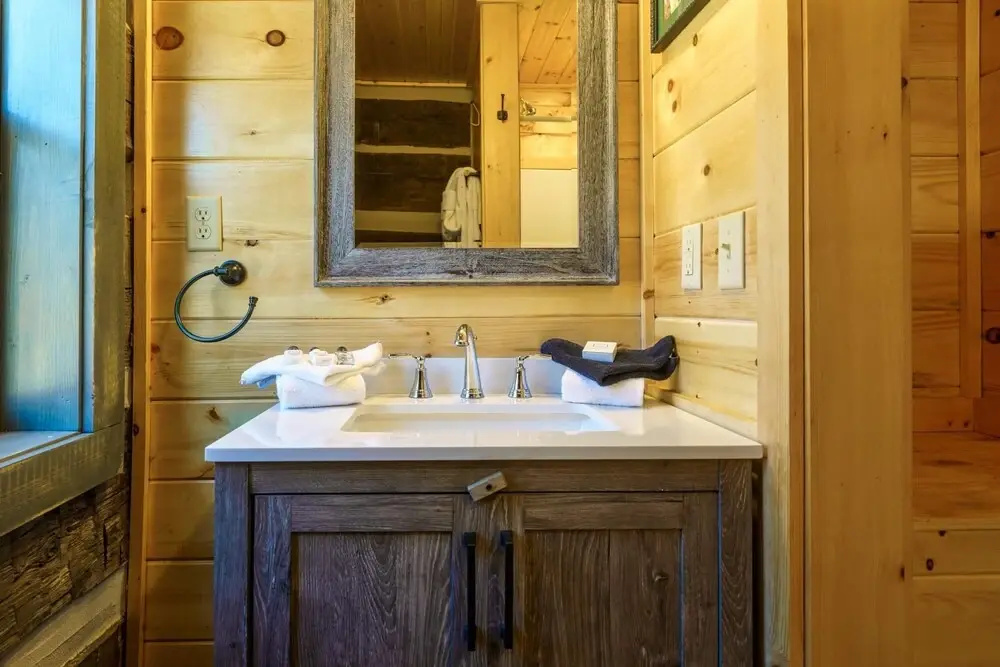 Sheriff s Cabin Mountain View Hot Tub Antique Logs Featured on Barnwood Builders Great Location