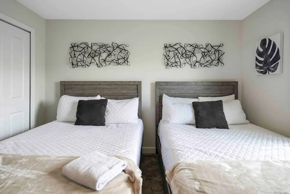 Stylish 4BR Pool Townhome Storey Lake