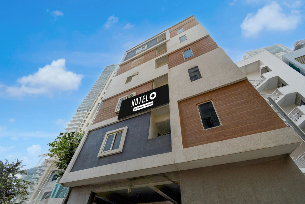 Hotel O Hi-tech City Metro Station