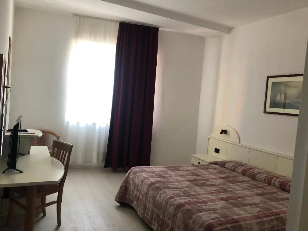 Hotel Alpi Del Mare