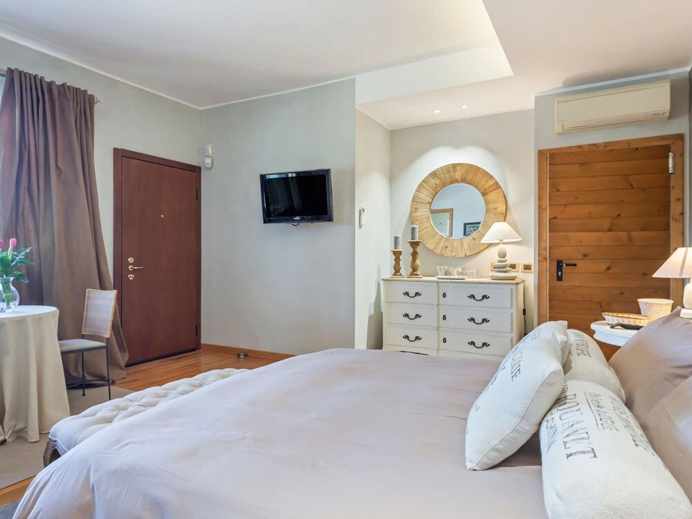Luxurious Villa in Mentana with Garden