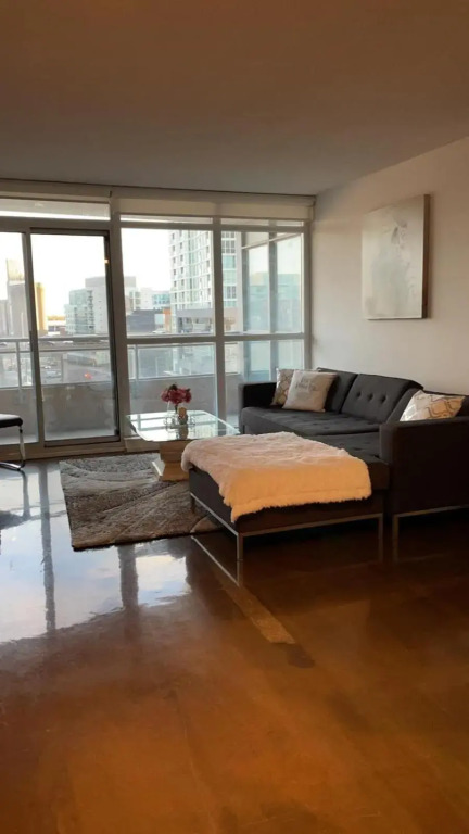 Toronto Downtown near Rogers Centre High rise lakeview condo