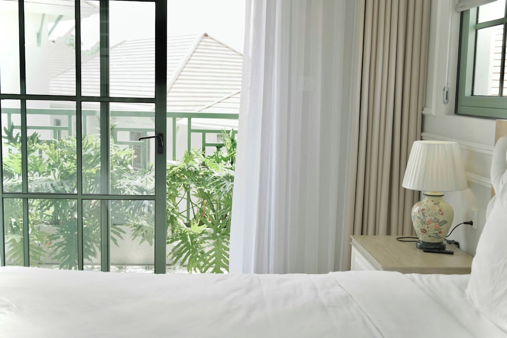 V120 The Signature Tropical Villa