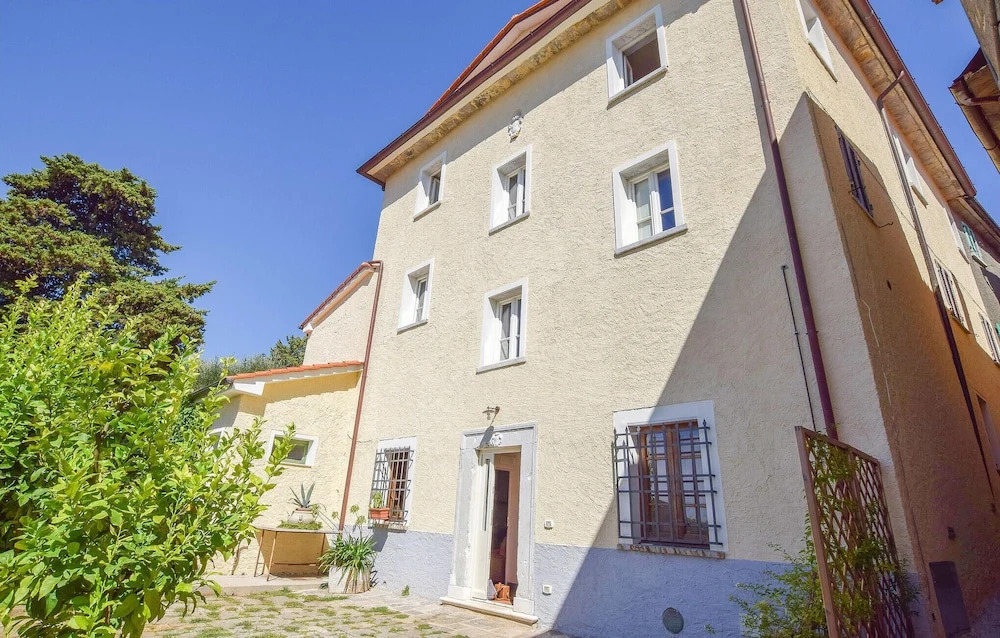 5 Bedroom Amazing Home In Fabbiano