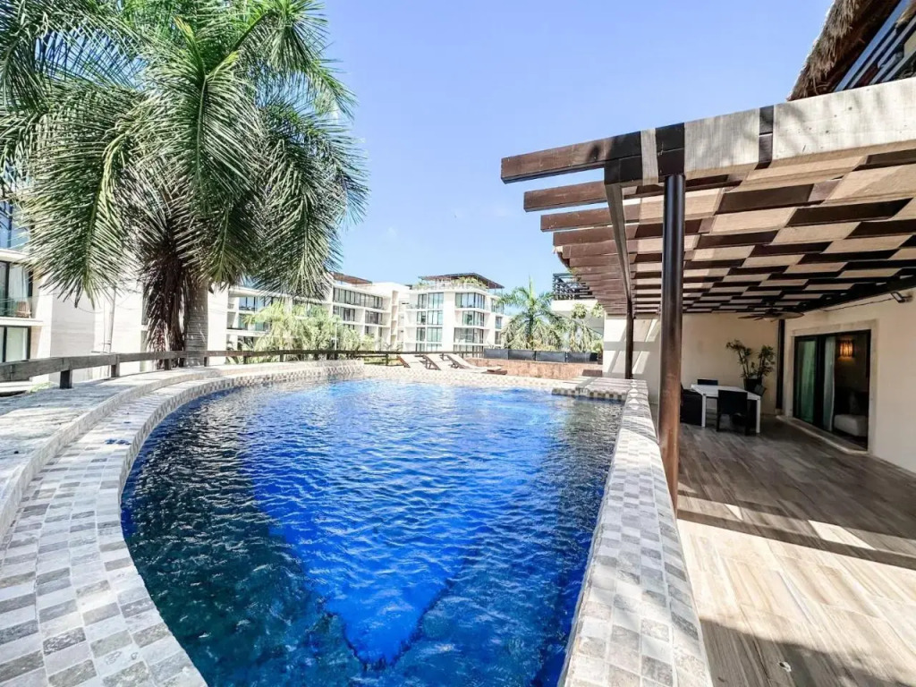 AT 2233 Amazing with Enormous Terrace & PrivatePool