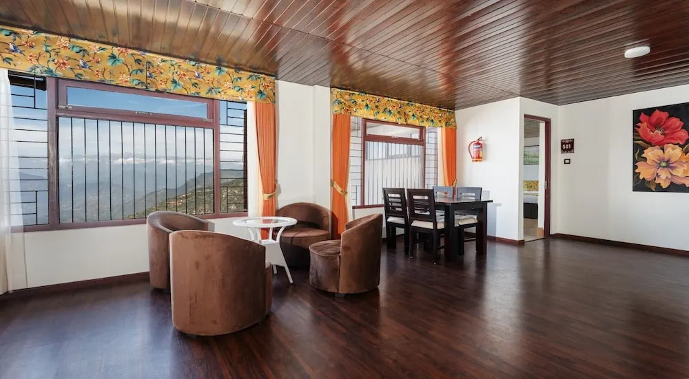 Summit Sherpa Mountain Inn