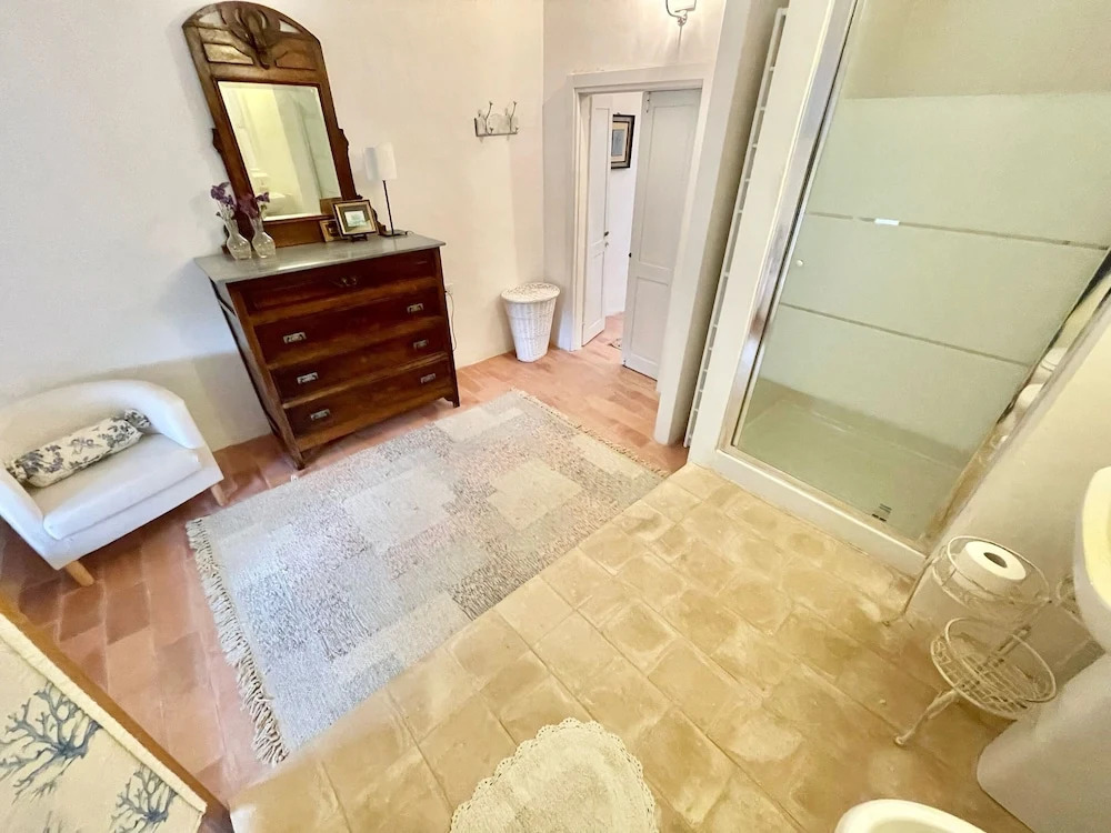 Umbrian Paradise contains 5 Bedrooms with Private Pool and Stunning Views