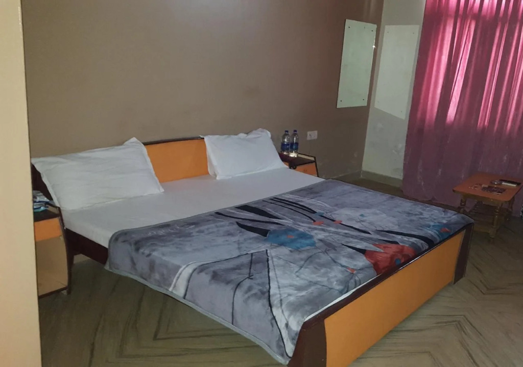 OYO 23499 Hotel Sky Inn
