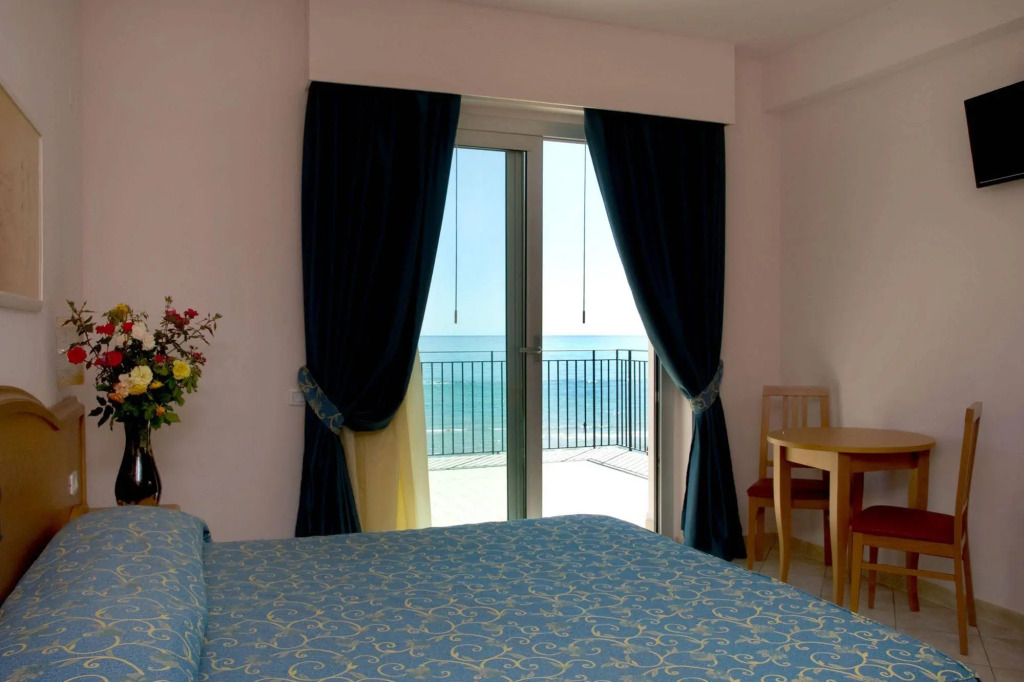 Roses Hotel