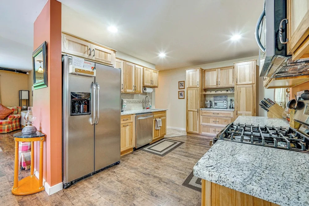 Wilmington Retreat Near Trails, Skiing & Festivals