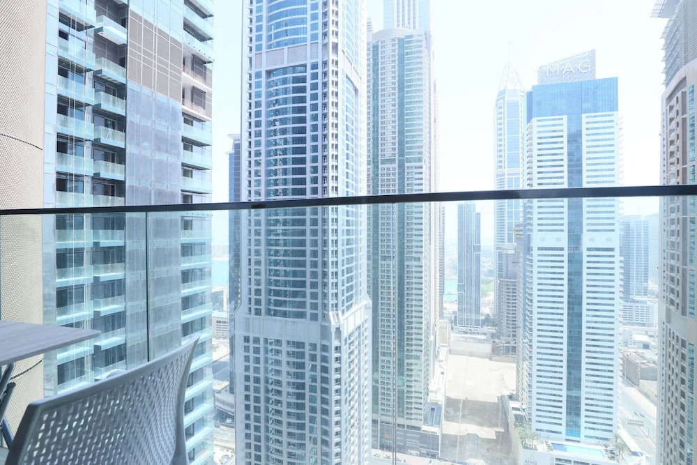 OYO Home 258 1BHK Marina Gate 2