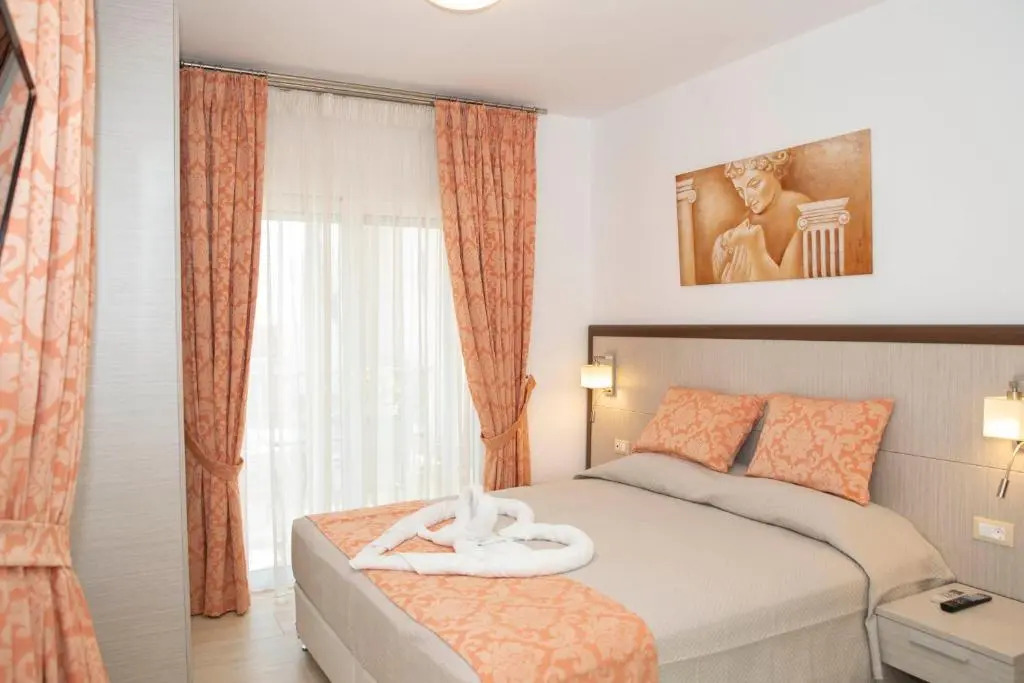 Haraki Bay Hotel and Luxury Apartments