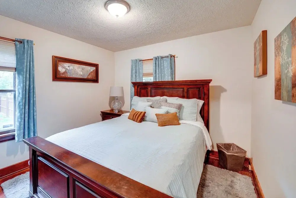1 Mi to Akron Zoo: Ranch-style Home w/ Yard!