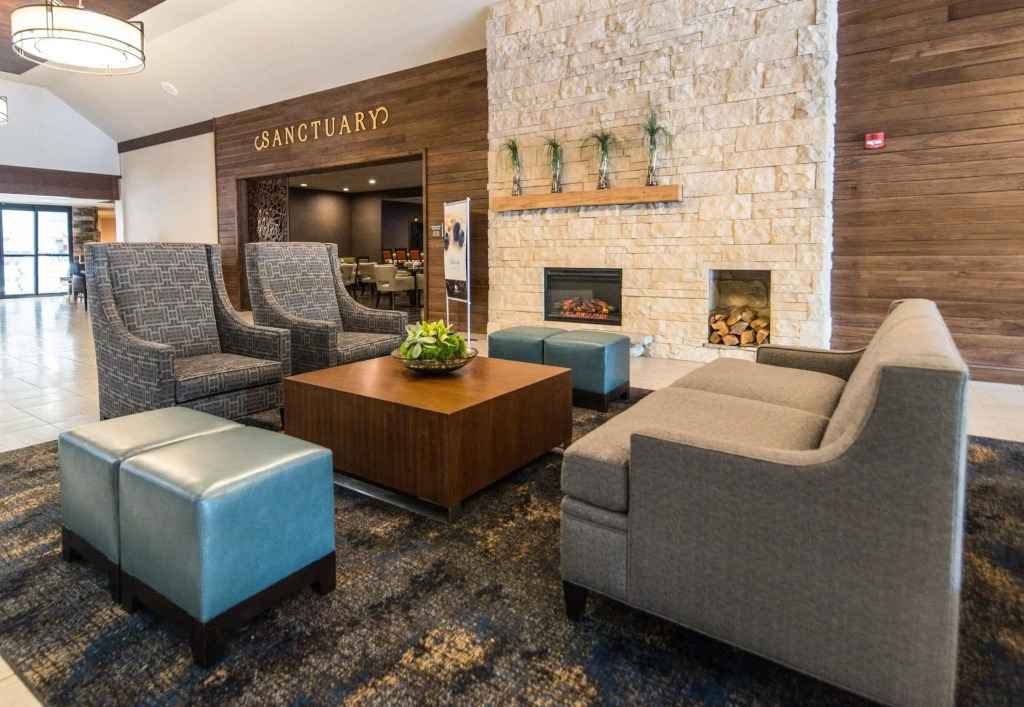 Отель Wyndham Garden Westlake