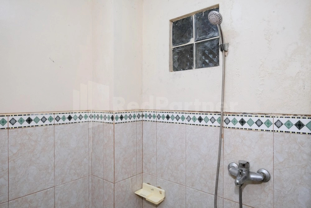 Mas Klimis Guesthouse Pakuwon Mall Mitra RedDoorz